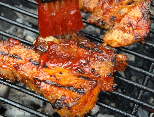 Revbensspjäll kokta sedan grillade Revbensspjäll kokta sedan grillade